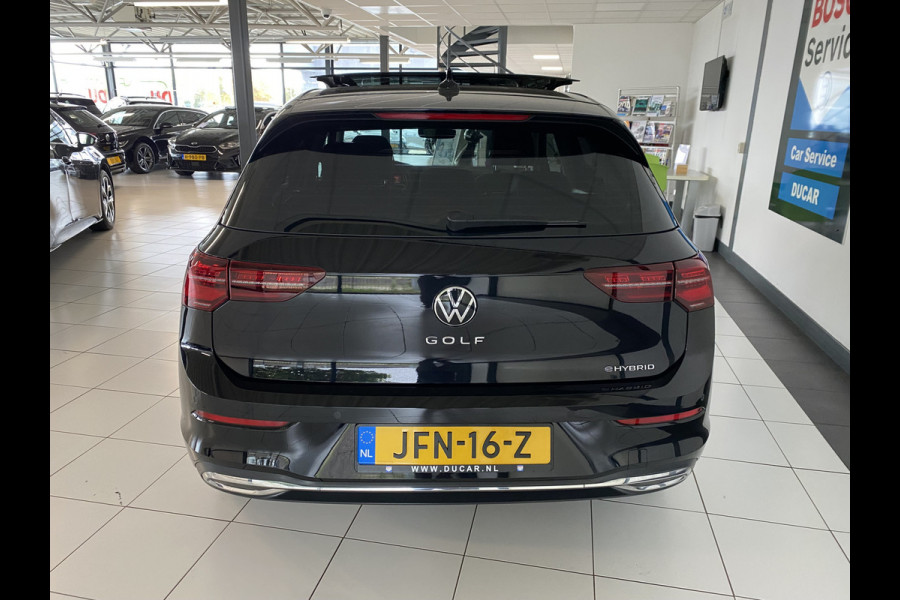 Volkswagen Golf 1.4 eHybrid Style Panorama dak /  / Apple Carplay android / 18 inch velgen