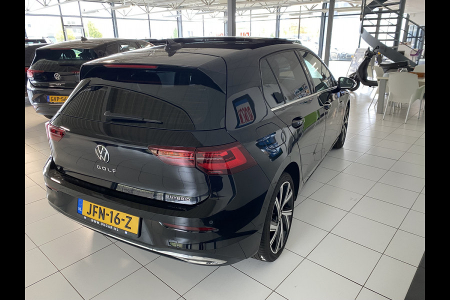 Volkswagen Golf 1.4 eHybrid Style Panorama dak /  / Apple Carplay android / 18 inch velgen