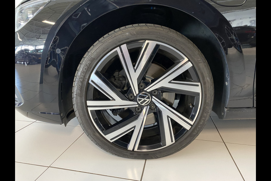 Volkswagen Golf 1.4 eHybrid Style Panorama dak /  / Apple Carplay android / 18 inch velgen