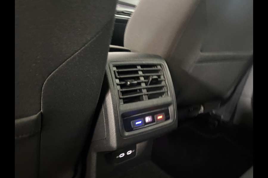 Volkswagen Golf 1.4 eHybrid Style Panorama dak /  / Apple Carplay android / 18 inch velgen