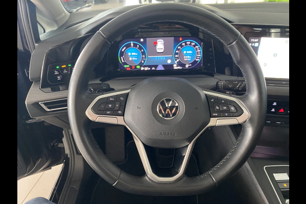 Volkswagen Golf 1.4 eHybrid Style Panorama dak /  / Apple Carplay android / 18 inch velgen