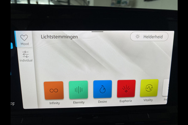 Volkswagen Golf 1.4 eHybrid Style Panorama dak /  / Apple Carplay android / 18 inch velgen