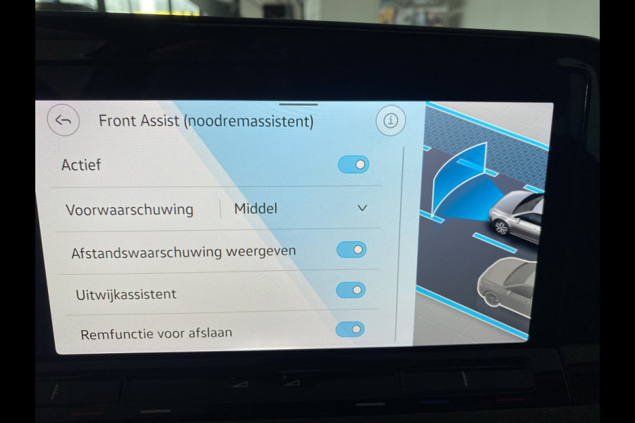 Volkswagen Golf 1.4 eHybrid Style Panorama dak /  / Apple Carplay android / 18 inch velgen