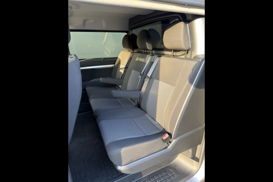 Peugeot e-Expert DC 75 kWh (Stoelverwarming - 2x Schuifdeuren - Keyless Entry - Laadruimte betimmering - Automatische Airco - Navigatie - Parkeer