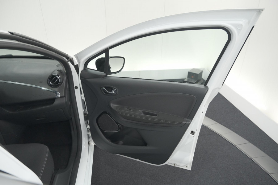 Renault ZOE Q90 Intens Quickcharge 41 kWh | Huuraccu | Navigatie | Parkeersensoren | Climate Control