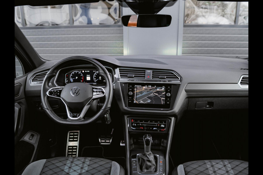 Volkswagen Tiguan 1.5 TSI 2x R-line Stoelverwarming | Trekhaak | ACC
