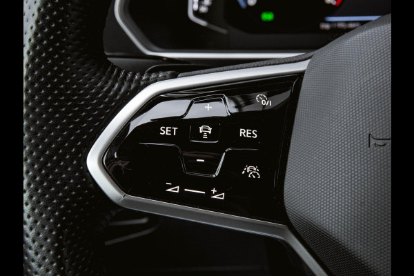 Volkswagen Tiguan 1.5 TSI 2x R-line Stoelverwarming | Trekhaak | ACC