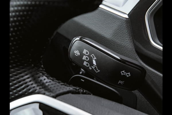 Volkswagen Tiguan 1.5 TSI 2x R-line Stoelverwarming | Trekhaak | ACC