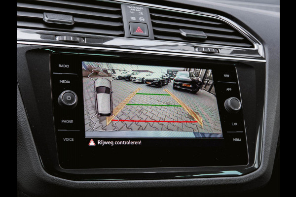Volkswagen Tiguan 1.5 TSI 2x R-line Stoelverwarming | Trekhaak | ACC
