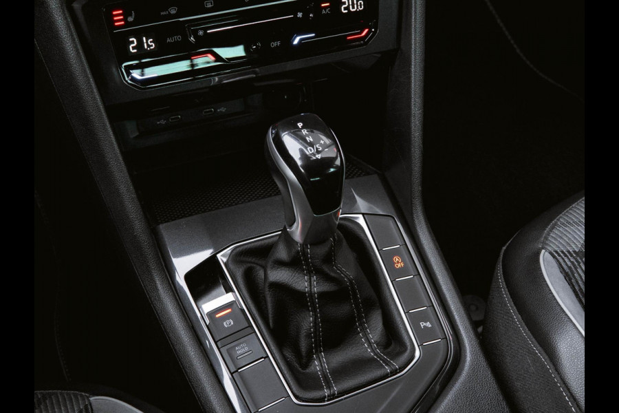 Volkswagen Tiguan 1.5 TSI 2x R-line Stoelverwarming | Trekhaak | ACC