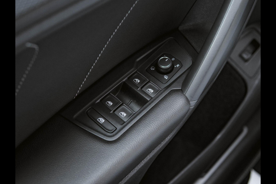 Volkswagen Tiguan 1.5 TSI 2x R-line Stoelverwarming | Trekhaak | ACC