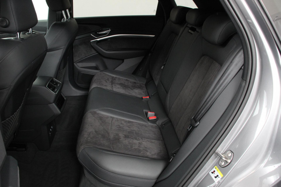 Audi e-tron e-tron 55 quattro advanced Pro Line Plus 360pk! | Navigatie | Climate Control | Electrisch bedienbare achterklep | Camera | Alcantara