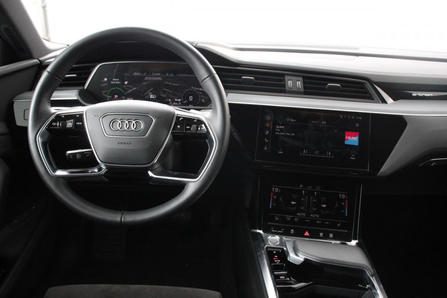 Audi e-tron e-tron 55 quattro advanced Pro Line Plus 360pk! | Navigatie | Climate Control | Electrisch bedienbare achterklep | Camera | Alcantara