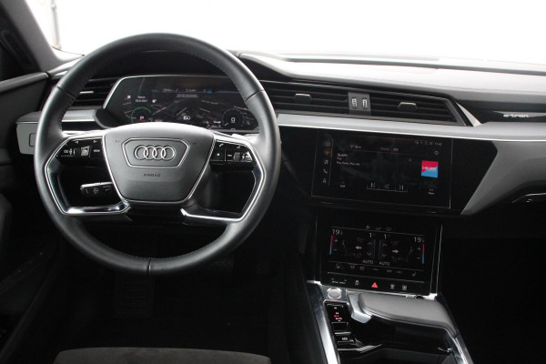 Audi e-tron e-tron 55 quattro advanced Pro Line Plus 360pk! | Navigatie | Climate Control | Electrisch bedienbare achterklep | Camera | Alcantara