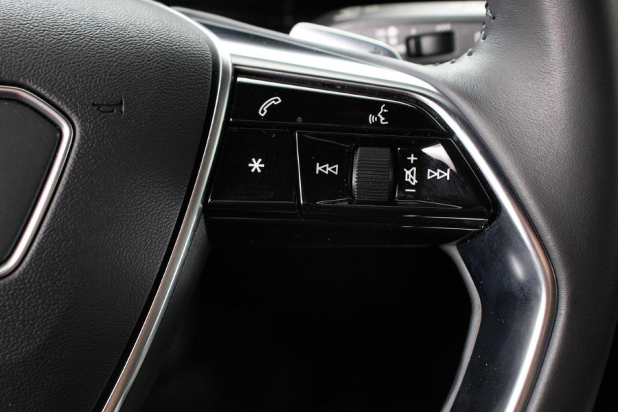 Audi e-tron e-tron 55 quattro advanced Pro Line Plus 360pk! | Navigatie | Climate Control | Electrisch bedienbare achterklep | Camera | Alcantara