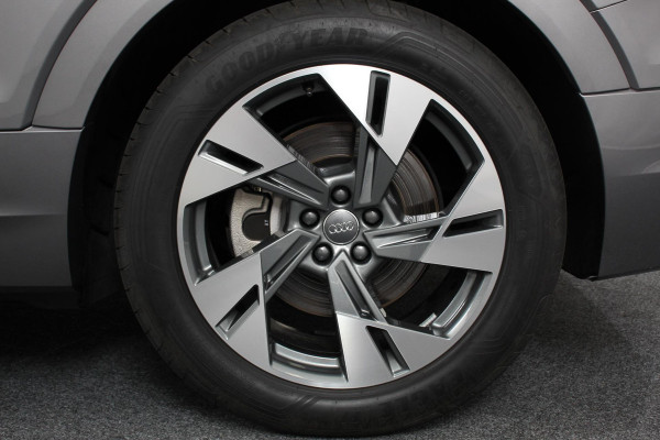 Audi e-tron e-tron 55 quattro advanced Pro Line Plus 360pk! | Navigatie | Climate Control | Electrisch bedienbare achterklep | Camera | Alcantara