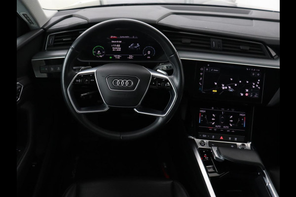 Audi e-tron 55 quattro edition 95kWh | Leder | Carplay | Trekhaak | Virtual Cockpit | Navigatie | Luchtvering | Parkeerhulp | Audi Sound | Cruise control