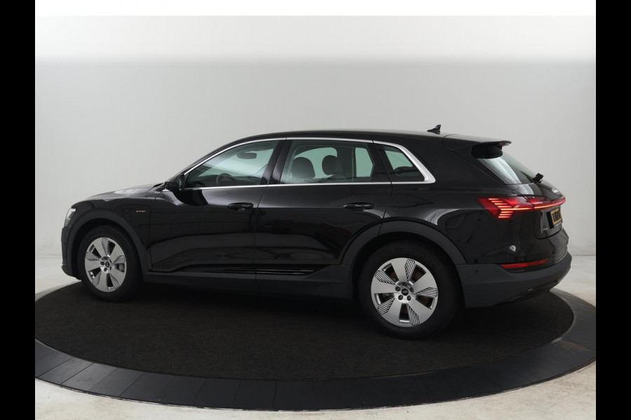 Audi e-tron 55 quattro edition 95kWh | Leder | Carplay | Trekhaak | Virtual Cockpit | Navigatie | Luchtvering | Parkeerhulp | Audi Sound | Cruise control