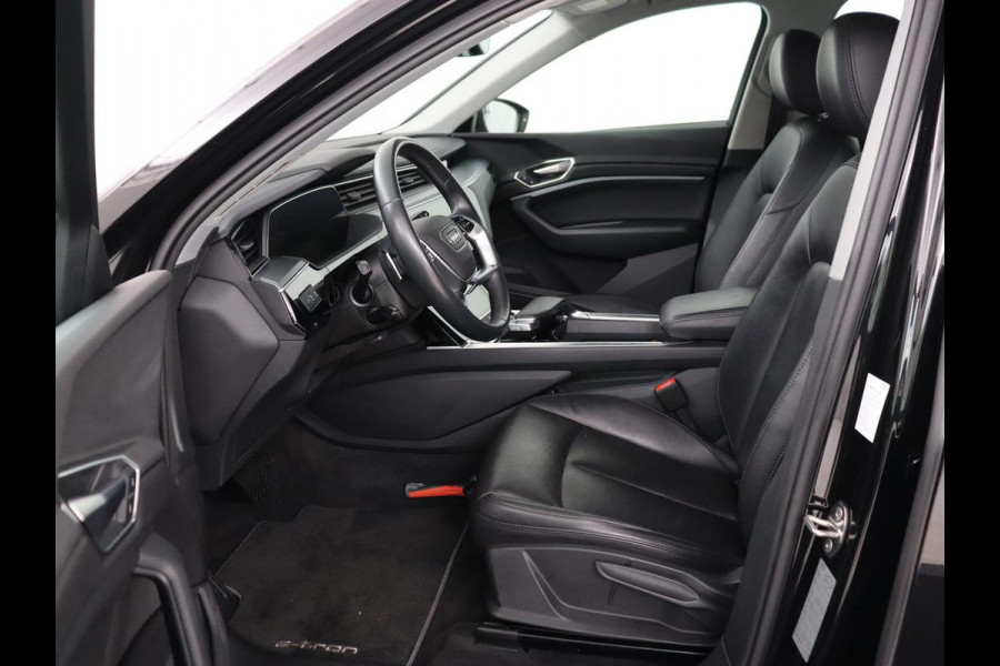 Audi e-tron 55 quattro edition 95kWh | Leder | Carplay | Trekhaak | Virtual Cockpit | Navigatie | Luchtvering | Parkeerhulp | Audi Sound | Cruise control