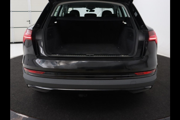 Audi e-tron 55 quattro edition 95kWh | Leder | Carplay | Trekhaak | Virtual Cockpit | Navigatie | Luchtvering | Parkeerhulp | Audi Sound | Cruise control
