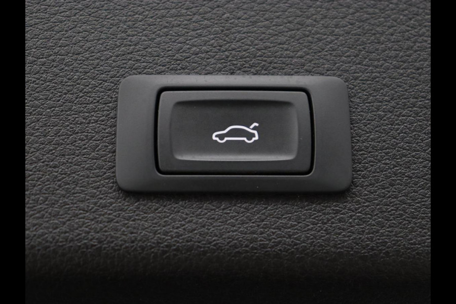 Audi e-tron 55 quattro edition 95kWh | Leder | Carplay | Trekhaak | Virtual Cockpit | Navigatie | Luchtvering | Parkeerhulp | Audi Sound | Cruise control