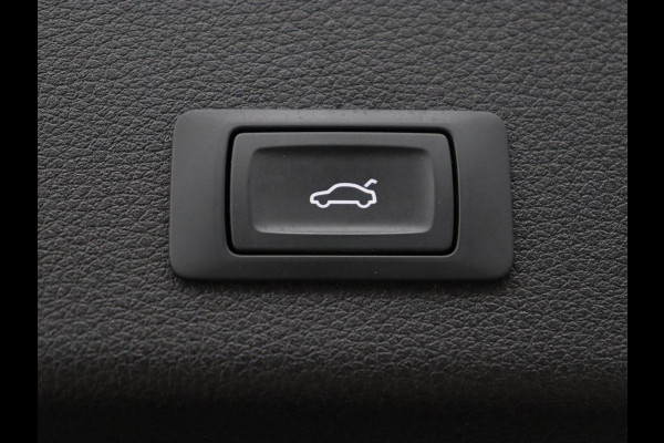 Audi e-tron 55 quattro edition 95kWh | Leder | Carplay | Trekhaak | Virtual Cockpit | Navigatie | Luchtvering | Parkeerhulp | Audi Sound | Cruise control
