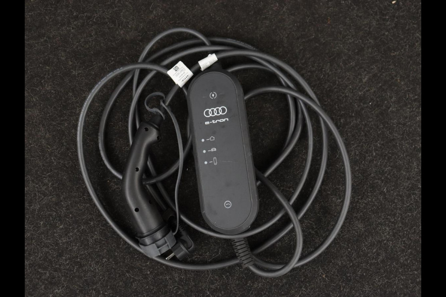 Audi e-tron 55 quattro edition 95kWh | Leder | Carplay | Trekhaak | Virtual Cockpit | Navigatie | Luchtvering | Parkeerhulp | Audi Sound | Cruise control
