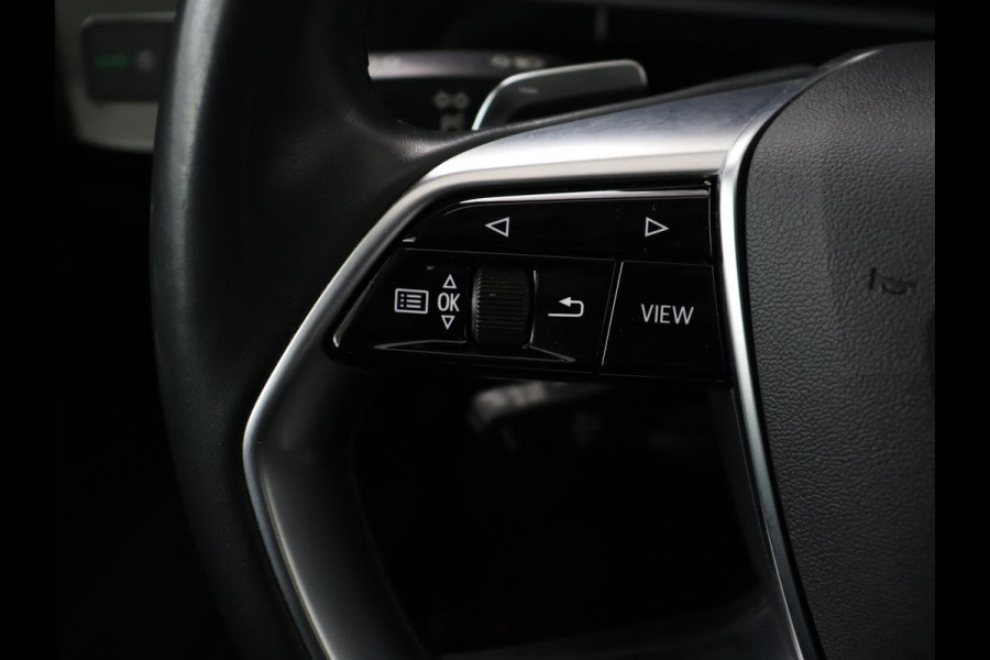 Audi e-tron 55 quattro edition 95kWh | Leder | Carplay | Trekhaak | Virtual Cockpit | Navigatie | Luchtvering | Parkeerhulp | Audi Sound | Cruise control