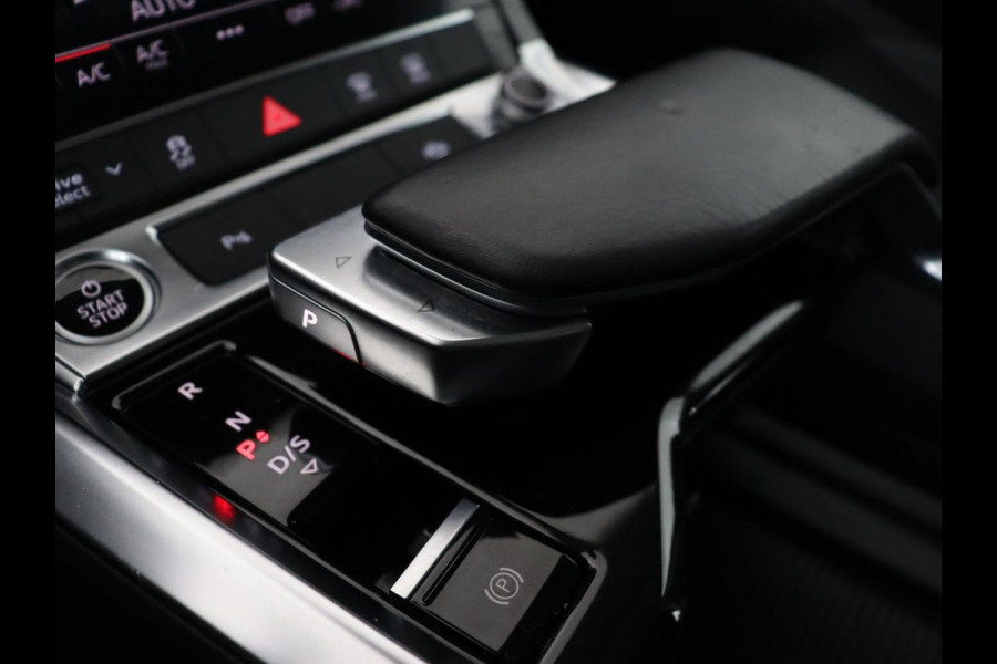 Audi e-tron 55 quattro edition 95kWh | Leder | Carplay | Trekhaak | Virtual Cockpit | Navigatie | Luchtvering | Parkeerhulp | Audi Sound | Cruise control