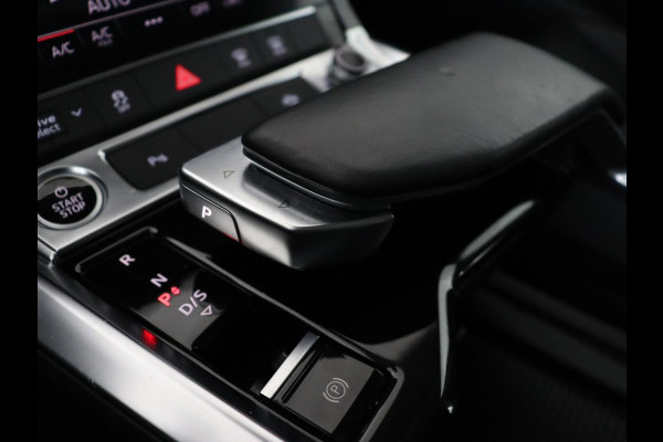 Audi e-tron 55 quattro edition 95kWh | Leder | Carplay | Trekhaak | Virtual Cockpit | Navigatie | Luchtvering | Parkeerhulp | Audi Sound | Cruise control