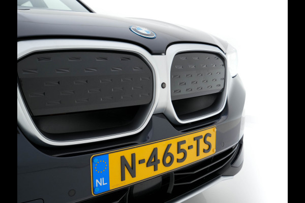 BMW iX3 High Executive 80 kWh [ 3-Fase ] (INCL-BTW) Aut. *PANO | HEAD-UP | LEATHER | ADAPTIVE-CRUISE | FULL-LED | BLIND-SPOT | MEMORY-PACK | DIGI-COCKPIT | HEATED-COMFORTSEATS | KEYLESS | TOP-VIEW | DAB+ | NAVI | TOWBAR | 20'