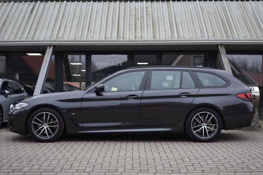 BMW 5 Serie Touring 520i M-Sport | LASERLIGHT | NAP | DEALER ONDERHOUDEN | APPLE CARPLAY | ANDRIOD AUTO | SFEERVERLICHTING