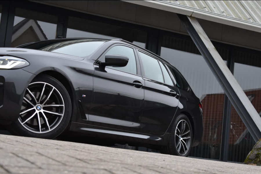 BMW 5 Serie Touring 520i M-Sport | LASERLIGHT | NAP | DEALER ONDERHOUDEN | APPLE CARPLAY | ANDRIOD AUTO | SFEERVERLICHTING