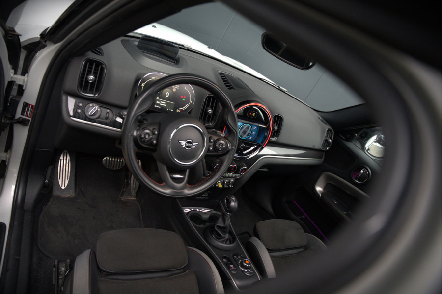 MINI Countryman 1.5 Cooper S E ALL4 | JCW | Panoramadak | Stoelverwarming | Harman Kardon | Head-Up Display | John Cooper Works | Camera | Apple Carplay | Parkeersensoren | Keyless |