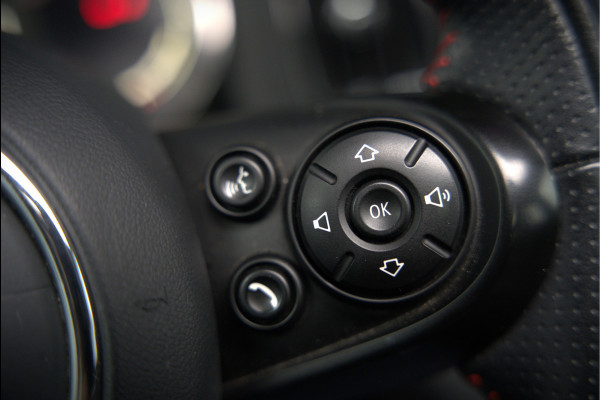 MINI Countryman 1.5 Cooper S E ALL4 | JCW | Panoramadak | Stoelverwarming | Harman Kardon | Head-Up Display | John Cooper Works | Camera | Apple Carplay | Parkeersensoren | Keyless |