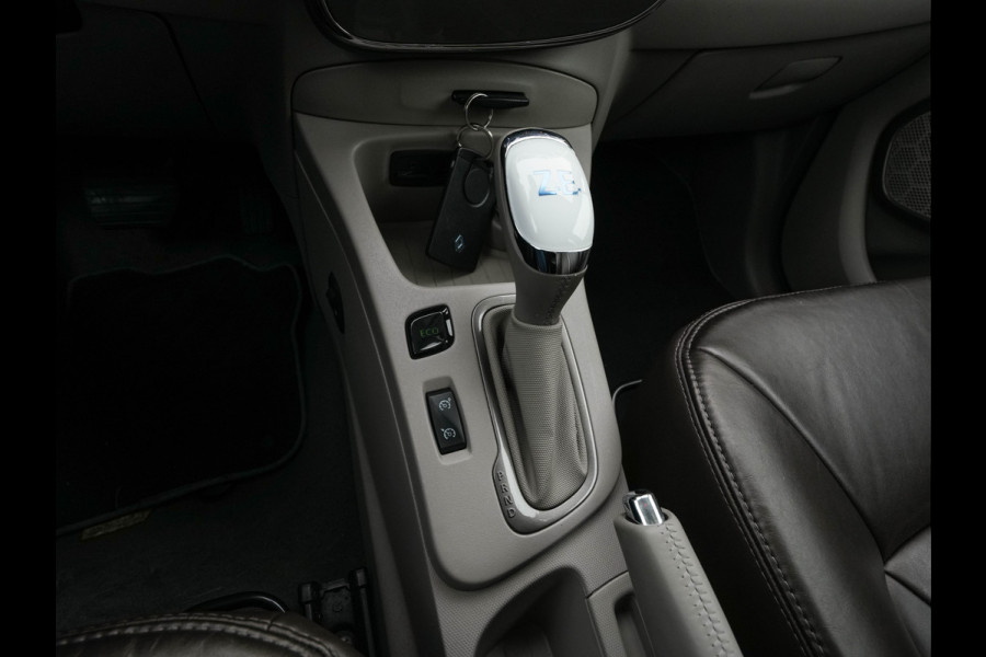 Renault ZOE R110 Bose 41 kWh (inclusive-Battery) {3-Fase}{SOH-85%} Aut.*LEATHER | BOSE-AUDIO | KEYLESS | CRUISE |  NAVI-FULLMAP | CAMERA | DIGI-COCKPIT | HEATED-COMFORTSEATS | ECC | PDC | FULL-LED | PRIVACY-GLASS | 17"ALU*