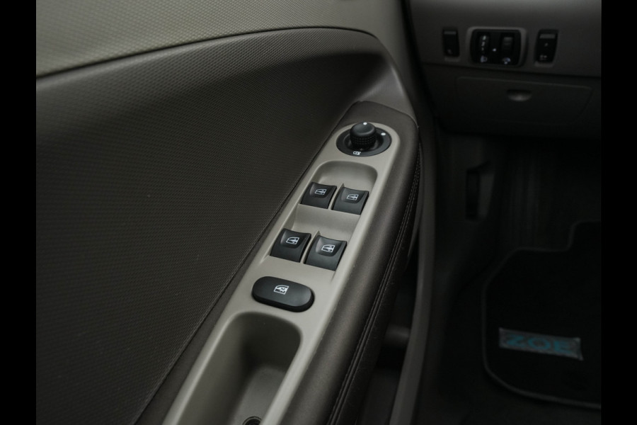 Renault ZOE R110 Bose 41 kWh (inclusive-Battery) {3-Fase}{SOH-85%} Aut.*LEATHER | BOSE-AUDIO | KEYLESS | CRUISE |  NAVI-FULLMAP | CAMERA | DIGI-COCKPIT | HEATED-COMFORTSEATS | ECC | PDC | FULL-LED | PRIVACY-GLASS | 17"ALU*