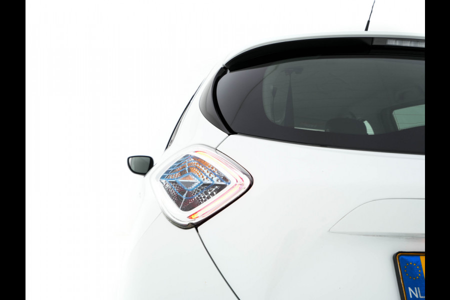 Renault ZOE R110 Bose 41 kWh (inclusive-Battery) {3-Fase}{SOH-85%} Aut.*LEATHER | BOSE-AUDIO | KEYLESS | CRUISE |  NAVI-FULLMAP | CAMERA | DIGI-COCKPIT | HEATED-COMFORTSEATS | ECC | PDC | FULL-LED | PRIVACY-GLASS | 17"ALU*
