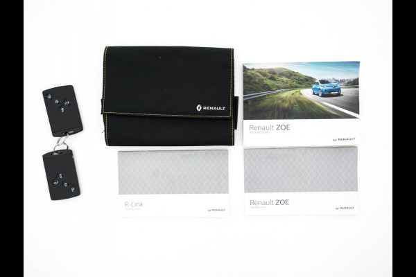 Renault ZOE R110 Bose 41 kWh (inclusive-Battery) {3-Fase}{SOH-85%} Aut.*LEATHER | BOSE-AUDIO | KEYLESS | CRUISE |  NAVI-FULLMAP | CAMERA | DIGI-COCKPIT | HEATED-COMFORTSEATS | ECC | PDC | FULL-LED | PRIVACY-GLASS | 17"ALU*