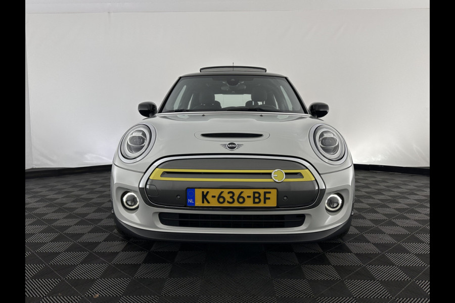 MINI Mini Electric Yours 33 kWh [ 3-Fase ] {SOH-100%} (INCL.BTW) Aut.* HEATPUMP | PANO | LEATHER | DIGI-COCKPIT | HEAD-UP | FULL-LED | NAVI-FULLMAP | HEATED-SPORTSEATS | DAB | CRUISE | HARMAN/KARDON | CAMERA | KEYLESS | AMBIENTLIGHT | 17"ALU*
