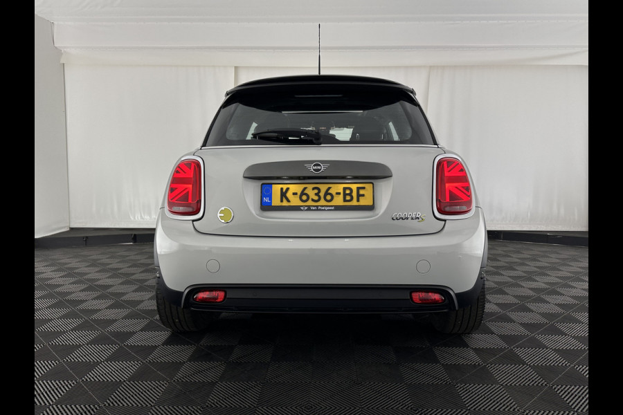 MINI Mini Electric Yours 33 kWh [ 3-Fase ] {SOH-100%} (INCL.BTW) Aut.* HEATPUMP | PANO | LEATHER | DIGI-COCKPIT | HEAD-UP | FULL-LED | NAVI-FULLMAP | HEATED-SPORTSEATS | DAB | CRUISE | HARMAN/KARDON | CAMERA | KEYLESS | AMBIENTLIGHT | 17"ALU*