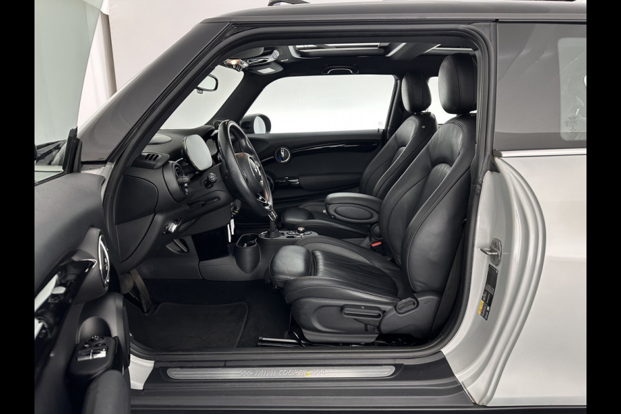 MINI Mini Electric Yours 33 kWh [ 3-Fase ] {SOH-100%} (INCL.BTW) Aut.* HEATPUMP | PANO | LEATHER | DIGI-COCKPIT | HEAD-UP | FULL-LED | NAVI-FULLMAP | HEATED-SPORTSEATS | DAB | CRUISE | HARMAN/KARDON | CAMERA | KEYLESS | AMBIENTLIGHT | 17"ALU*