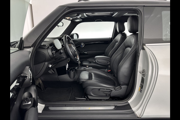 MINI Mini Electric Yours 33 kWh [ 3-Fase ] {SOH-100%} (INCL.BTW) Aut.* HEATPUMP | PANO | LEATHER | DIGI-COCKPIT | HEAD-UP | FULL-LED | NAVI-FULLMAP | HEATED-SPORTSEATS | DAB | CRUISE | HARMAN/KARDON | CAMERA | KEYLESS | AMBIENTLIGHT | 17"ALU*