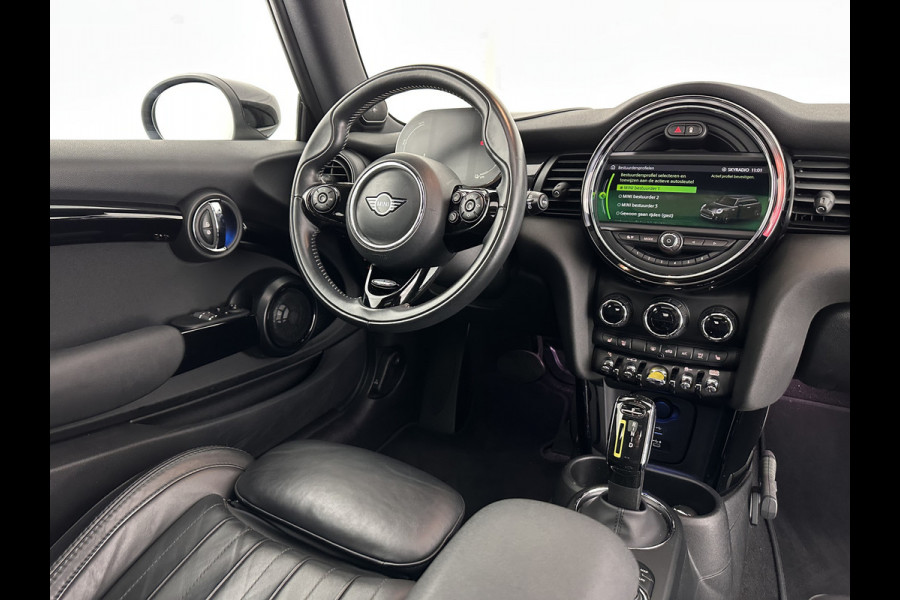 MINI Mini Electric Yours 33 kWh [ 3-Fase ] {SOH-100%} (INCL.BTW) Aut.* HEATPUMP | PANO | LEATHER | DIGI-COCKPIT | HEAD-UP | FULL-LED | NAVI-FULLMAP | HEATED-SPORTSEATS | DAB | CRUISE | HARMAN/KARDON | CAMERA | KEYLESS | AMBIENTLIGHT | 17"ALU*