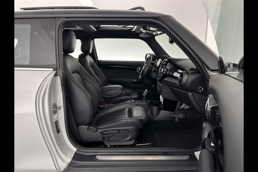 MINI Mini Electric Yours 33 kWh [ 3-Fase ] {SOH-100%} (INCL.BTW) Aut.* HEATPUMP | PANO | LEATHER | DIGI-COCKPIT | HEAD-UP | FULL-LED | NAVI-FULLMAP | HEATED-SPORTSEATS | DAB | CRUISE | HARMAN/KARDON | CAMERA | KEYLESS | AMBIENTLIGHT | 17"ALU*