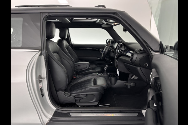 MINI Mini Electric Yours 33 kWh [ 3-Fase ] {SOH-100%} (INCL.BTW) Aut.* HEATPUMP | PANO | LEATHER | DIGI-COCKPIT | HEAD-UP | FULL-LED | NAVI-FULLMAP | HEATED-SPORTSEATS | DAB | CRUISE | HARMAN/KARDON | CAMERA | KEYLESS | AMBIENTLIGHT | 17"ALU*