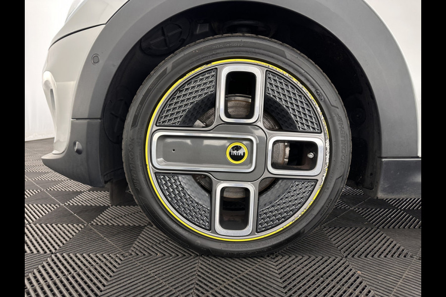 MINI Mini Electric Yours 33 kWh [ 3-Fase ] {SOH-100%} (INCL.BTW) Aut.* HEATPUMP | PANO | LEATHER | DIGI-COCKPIT | HEAD-UP | FULL-LED | NAVI-FULLMAP | HEATED-SPORTSEATS | DAB | CRUISE | HARMAN/KARDON | CAMERA | KEYLESS | AMBIENTLIGHT | 17"ALU*