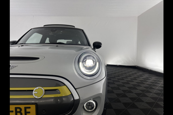 MINI Mini Electric Yours 33 kWh [ 3-Fase ] {SOH-100%} (INCL.BTW) Aut.* HEATPUMP | PANO | LEATHER | DIGI-COCKPIT | HEAD-UP | FULL-LED | NAVI-FULLMAP | HEATED-SPORTSEATS | DAB | CRUISE | HARMAN/KARDON | CAMERA | KEYLESS | AMBIENTLIGHT | 17"ALU*