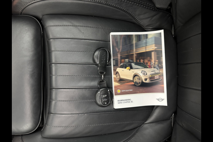 MINI Mini Electric Yours 33 kWh [ 3-Fase ] {SOH-100%} (INCL.BTW) Aut.* HEATPUMP | PANO | LEATHER | DIGI-COCKPIT | HEAD-UP | FULL-LED | NAVI-FULLMAP | HEATED-SPORTSEATS | DAB | CRUISE | HARMAN/KARDON | CAMERA | KEYLESS | AMBIENTLIGHT | 17"ALU*