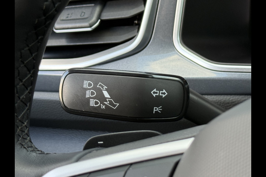Volkswagen T-Roc 1.5 TSI Move | ACC | Camera | IQ Light | DAB+ | 18 inch